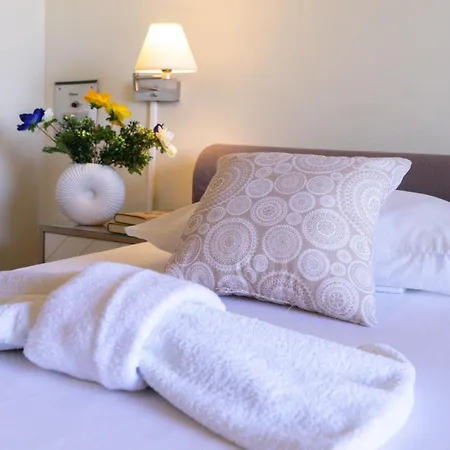 Chriselen Элеонас