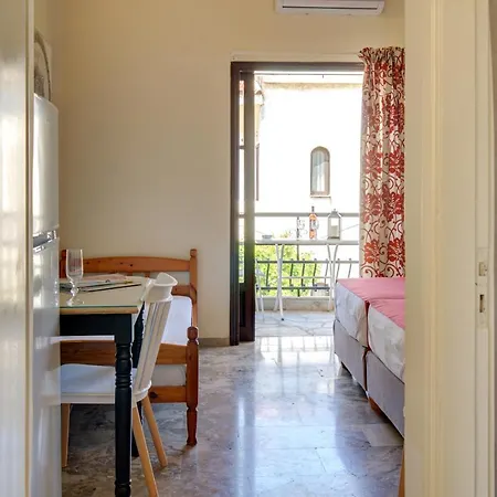 Chriselen Hotel